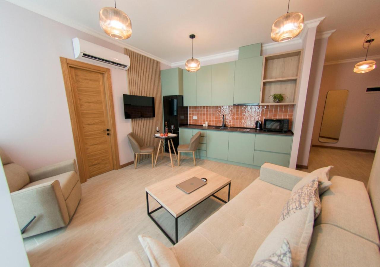 Season Suite Apart-Hotel Batoumi Extérieur photo