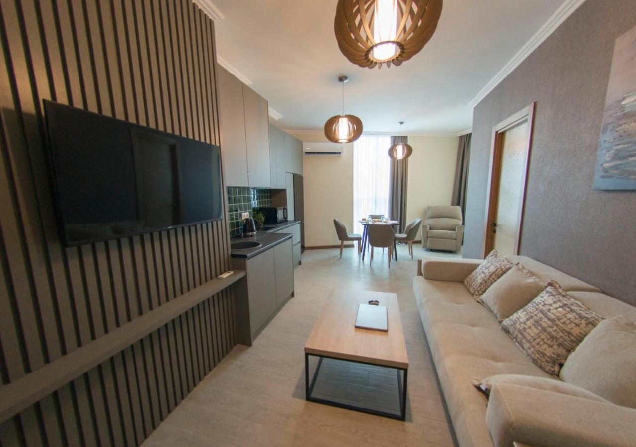 Season Suite Apart-Hotel Batoumi Extérieur photo