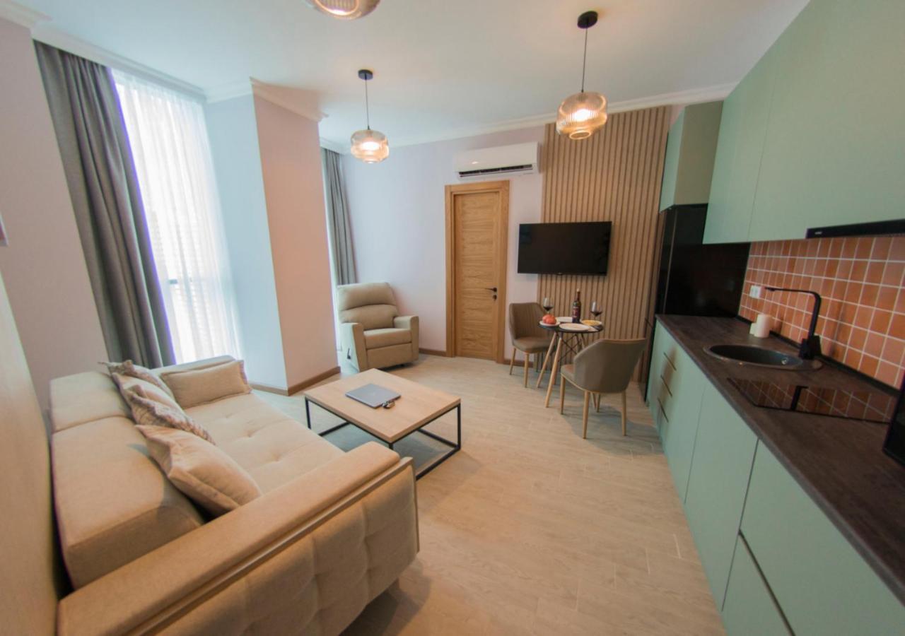 Season Suite Apart-Hotel Batoumi Extérieur photo