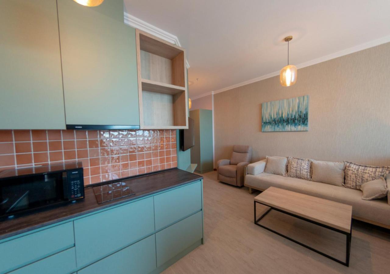 Season Suite Apart-Hotel Batoumi Extérieur photo