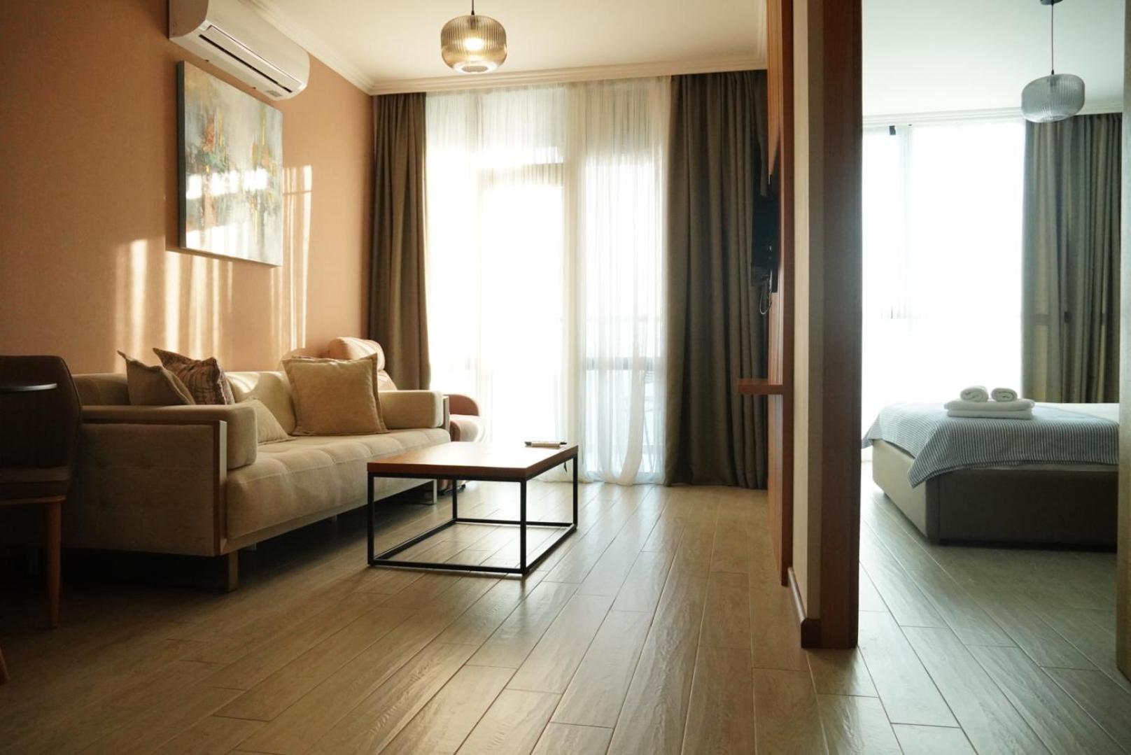 Season Suite Apart-Hotel Batoumi Extérieur photo
