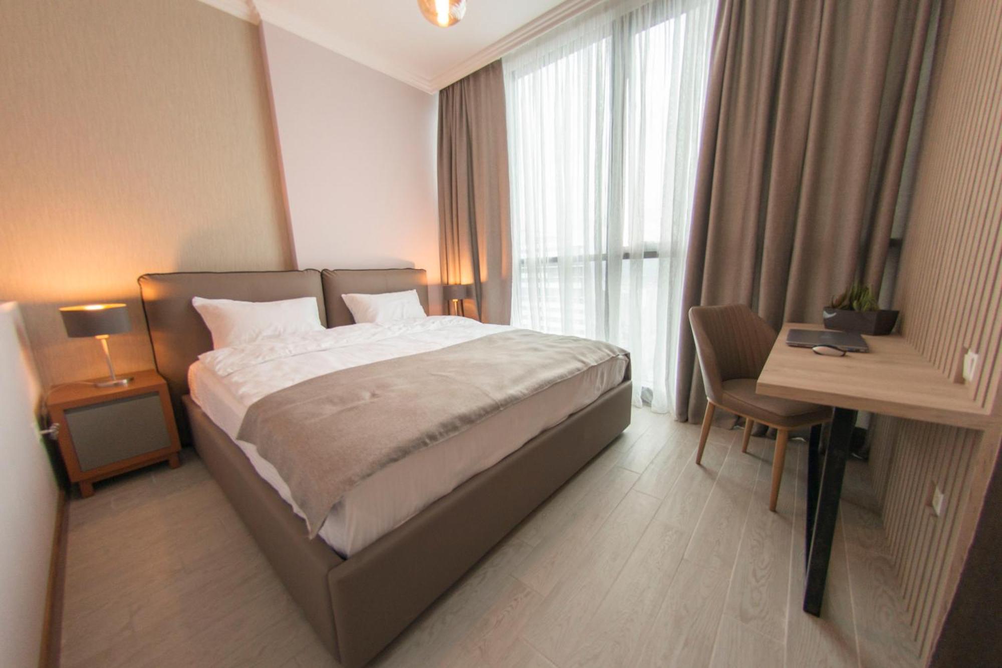 Season Suite Apart-Hotel Batoumi Extérieur photo