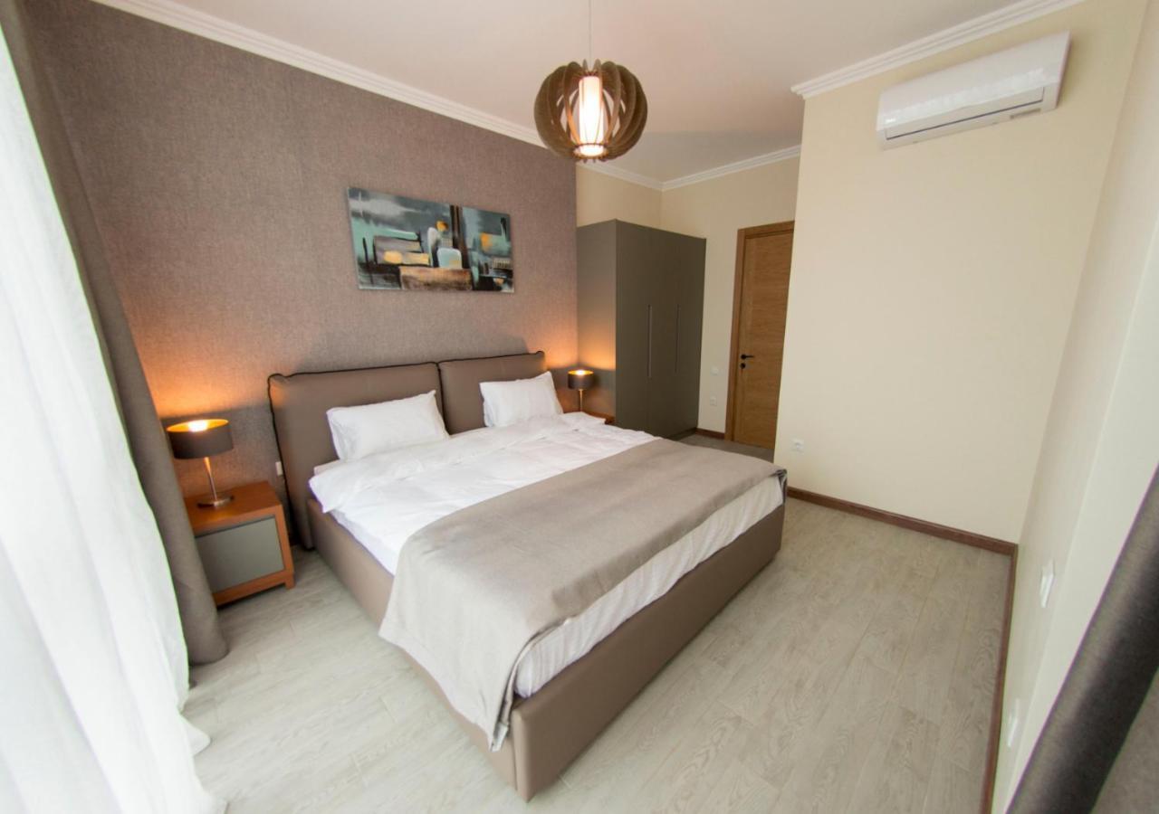 Season Suite Apart-Hotel Batoumi Extérieur photo