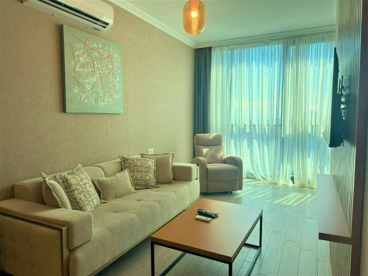 Season Suite Apart-Hotel Batoumi Extérieur photo